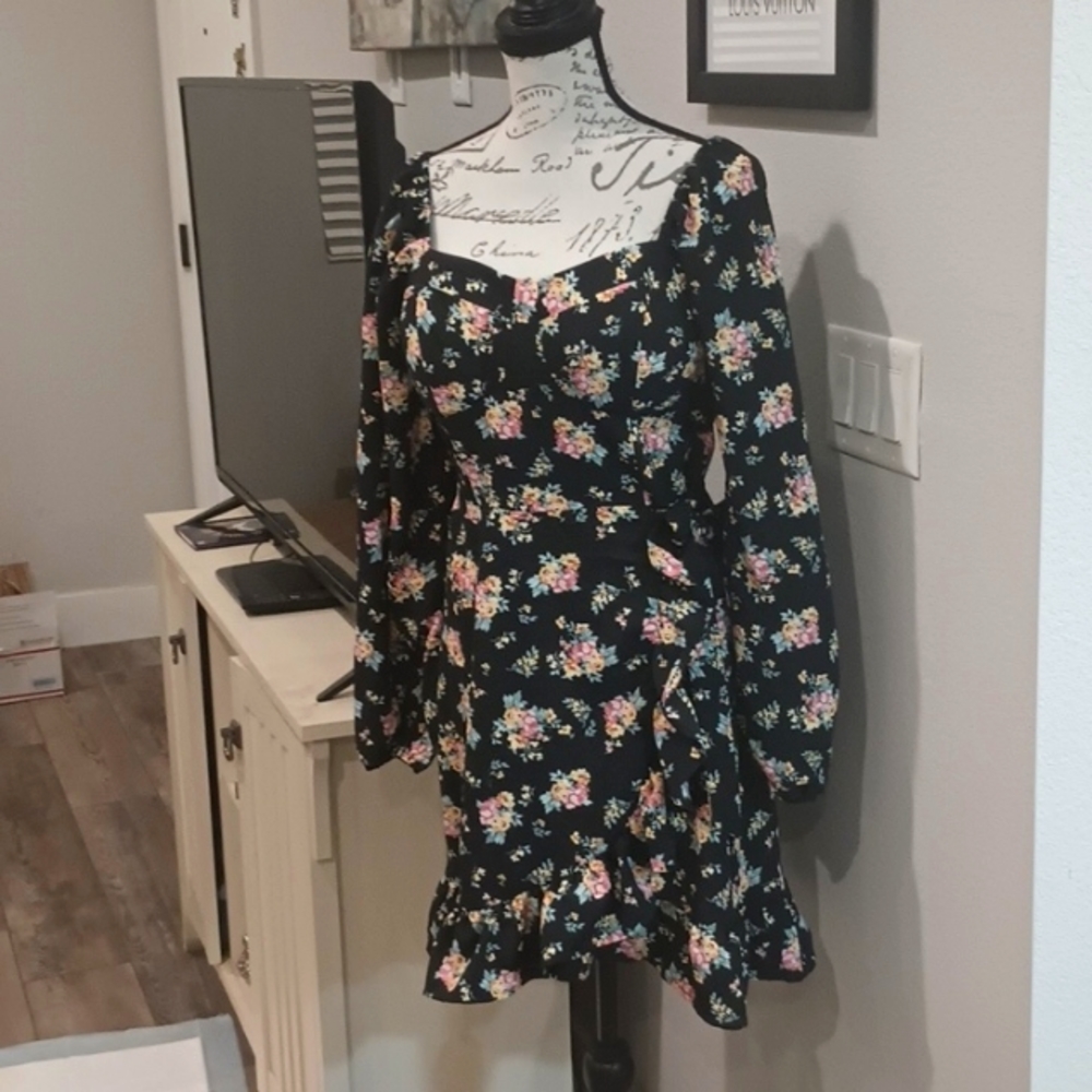 Lilly Rose dress, black, yellow and pink. XL look more like a L. Ties on side.